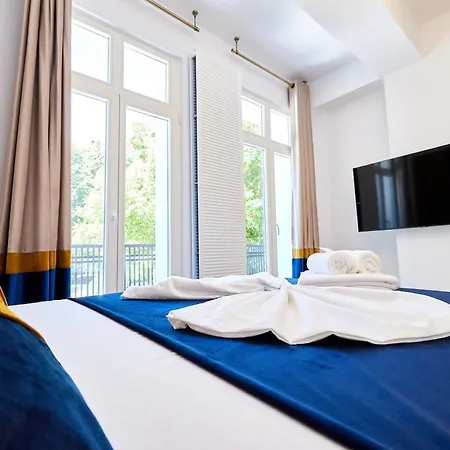 Carol Park View 3* Bükreş