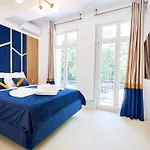 Hotel Carol Park View 3*