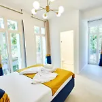 Carol Park View Отель Бухарест