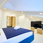 Carol Park View Hotel 3*