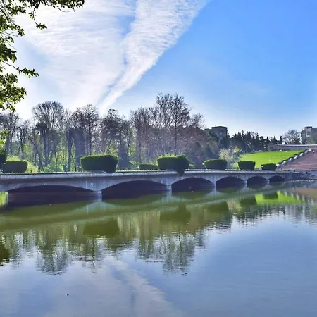 מלון Carol Park View בוקרשט