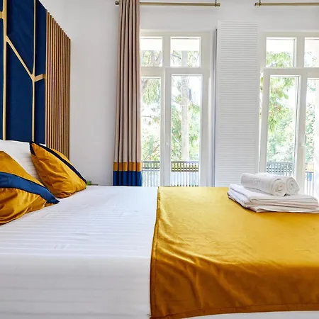 Carol Park View Hotel