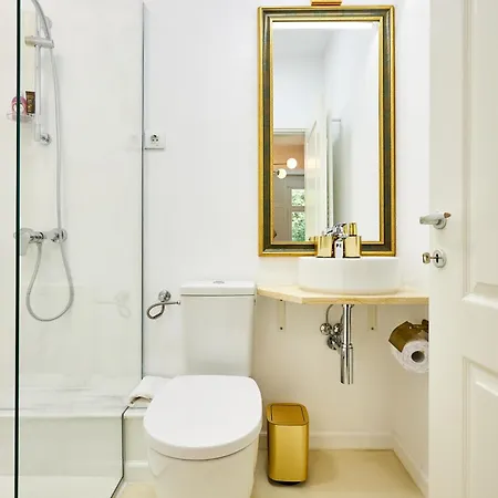 מלון Carol Park View 3*