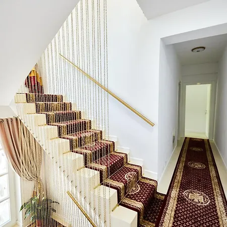 Carol Park View Отель