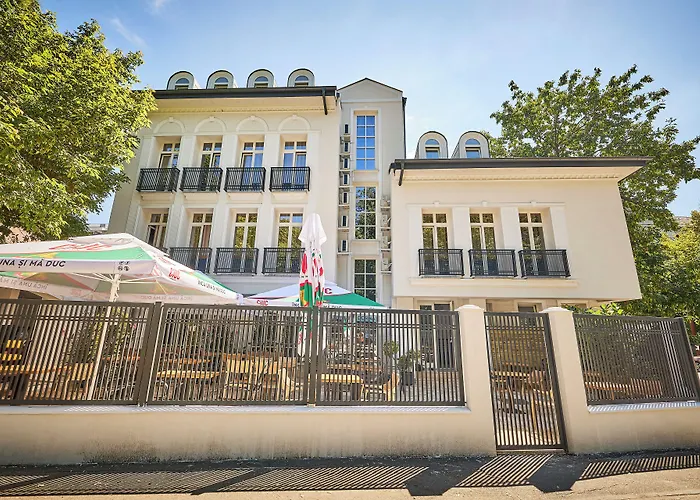 Carol Park View 3* Бухарест