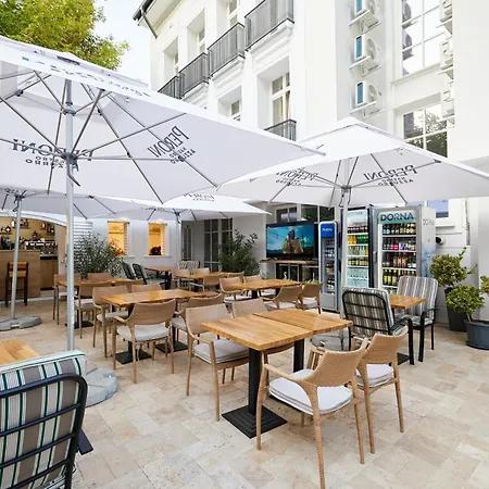 Carol Park View Hotel